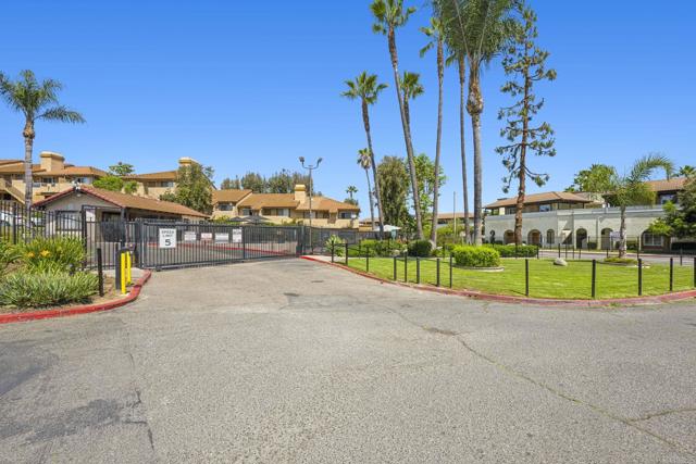 955 Postal Way, Vista CA: https://media.crmls.org/mediaz/fc256813-6bbd-417d-b40c-223889e3ad72.jpg