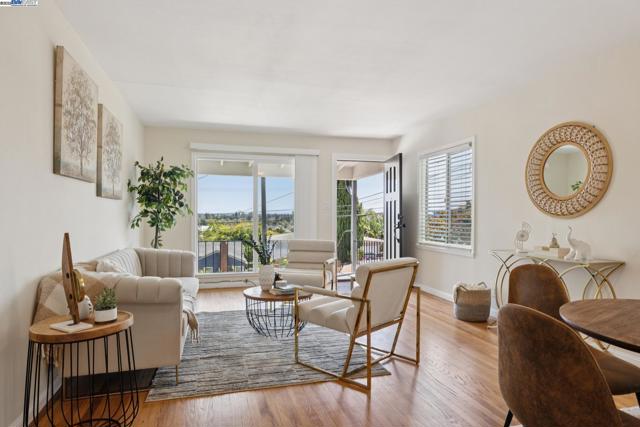 2643 99Th Ave, Oakland CA: https://media.crmls.org/mediaz/fc25a410-00b6-401c-a10b-a69b150b75fa.jpg