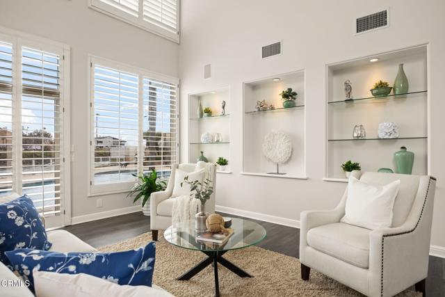 3097 Bayshore Avenue, Ventura CA: https://media.crmls.org/mediaz/fc263697-0fca-4525-b062-6b58149704e0.jpg