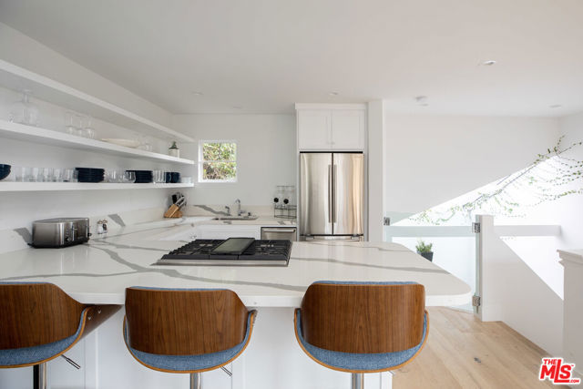 29233 HEATHERCLIFF Road, Malibu CA: https://media.crmls.org/mediaz/fc26b199-cb05-40b0-911d-70aa2c74e74d.jpg