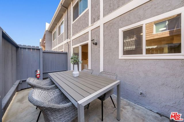 1155 11th Street, Manhattan Beach, California 90266, 4 Bedrooms Bedrooms, ,2 BathroomsBathrooms,Residential,Sold,11th,23246235