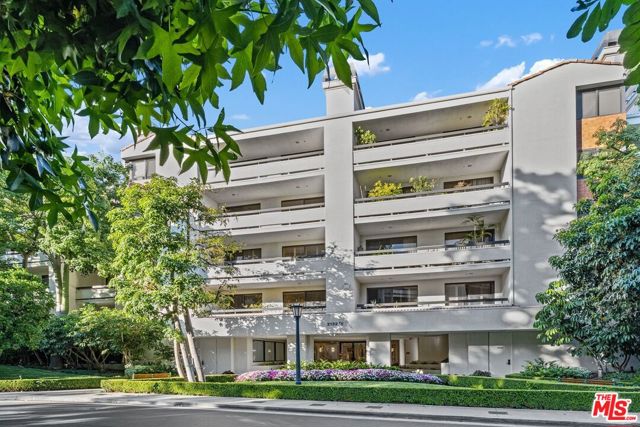 2132 Century Park Lane, Los Angeles CA: https://media.crmls.org/mediaz/fc272570-6f59-41c8-ad67-7418fa0496de.jpg