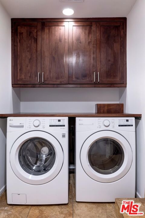 3201 Maplewood Avenue, Los Angeles CA: https://media.crmls.org/mediaz/fc275272-3b31-4422-b017-d5c47461924e.jpg