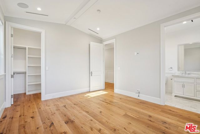 813 N Spaulding Avenue, Los Angeles CA: https://media.crmls.org/mediaz/fc276d4c-7720-4dd6-9f08-ce3d789fa82a.jpg