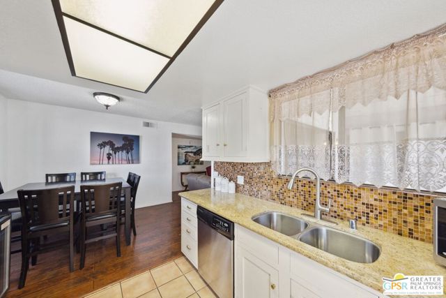 5205 E Waverly Drive, Palm Springs CA: https://media.crmls.org/mediaz/fc27e8da-0e9f-4661-b295-50b5c69a2a15.jpg