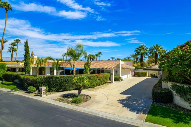 66 Dartmouth Drive, Rancho Mirage CA: https://media.crmls.org/mediaz/fc2817d5-aff9-4cef-b18b-dd0c5edec712.jpg
