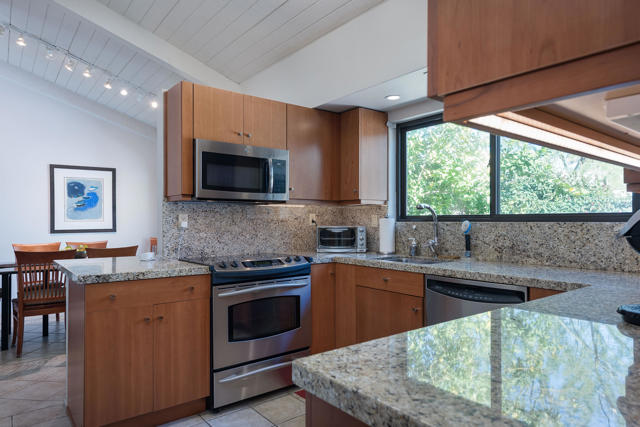 34955 Mission Hills Drive, Rancho Mirage CA: https://media.crmls.org/mediaz/fc28311c-1ecb-47e9-801b-98f12919abee.jpg