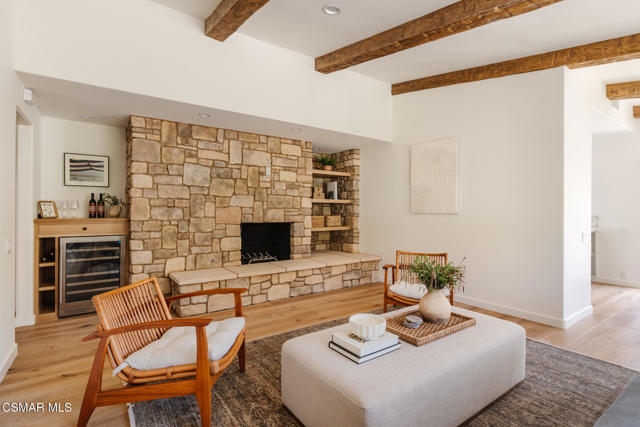 1207 Westridge Drive, Ventura CA: https://media.crmls.org/mediaz/fc2868e4-c2cf-40e9-9fbf-dfef3d41b772.jpg