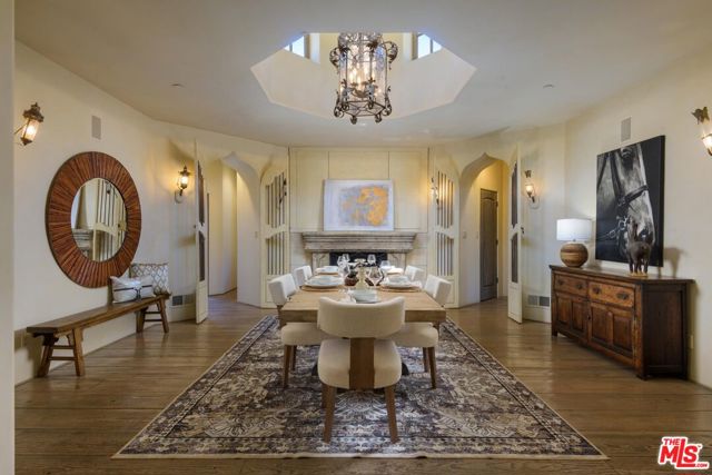 2899 Hidden Valley Lane, Montecito CA: https://media.crmls.org/mediaz/fc2872a6-d5ae-4c3f-bca2-96dc36183d73.jpg