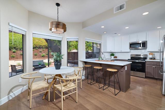Detail Gallery Image 11 of 28 For 3045 Greenwich St, Carlsbad,  CA 92010 - 4 Beds | 2/1 Baths