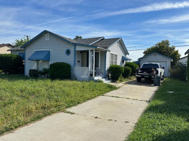 2042 E Mayfair, Fresno CA: https://media.crmls.org/mediaz/fc289428-7277-4e79-bb47-a040f0b1395c.jpg