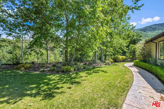29734 Mulholland Highway, Agoura Hills CA: https://media.crmls.org/mediaz/fc28a1ff-6c96-4b20-8115-06dc823364b8.jpg
