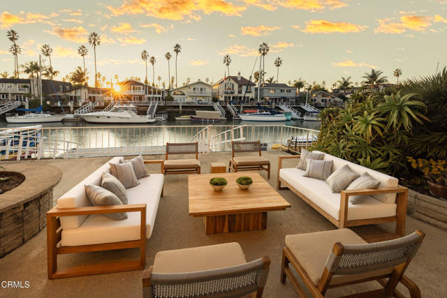 Detail Gallery Image 2 of 49 For 2957 Seaview Ave, Ventura,  CA 93001 - 5 Beds | 3 Baths