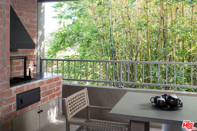 8917 W Cynthia Street, West Hollywood CA: https://media.crmls.org/mediaz/fc290821-c67c-43a1-8766-bef2049f6b6f.jpg