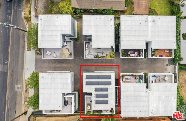 859 Hyperion Avenue, Los Angeles CA: https://media.crmls.org/mediaz/fc296b2e-b1f5-4218-b68a-3bdf7ed1ac45.jpg