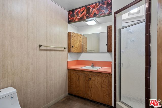 8400 Encino Avenue, Northridge CA: https://media.crmls.org/mediaz/fc29d62f-434a-4add-9121-ded4775c1a39.jpg