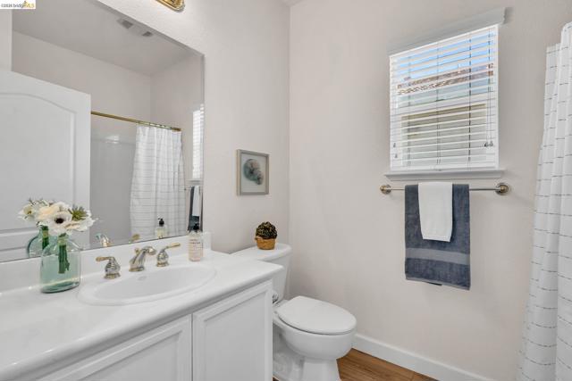 1124 Jonagold Way, Brentwood (CC) CA: https://media.crmls.org/mediaz/fc2ac377-91ff-423f-8430-f07b653b5cbd.jpg