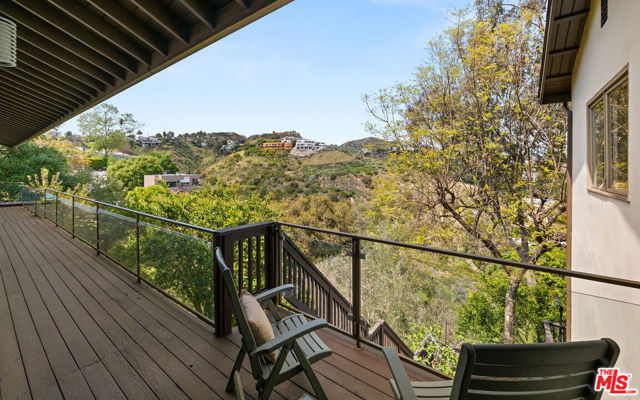 1018 N Tigertail Road, Los Angeles CA: https://media.crmls.org/mediaz/fc2b0a35-660c-4294-95a7-f926be375a95.jpg