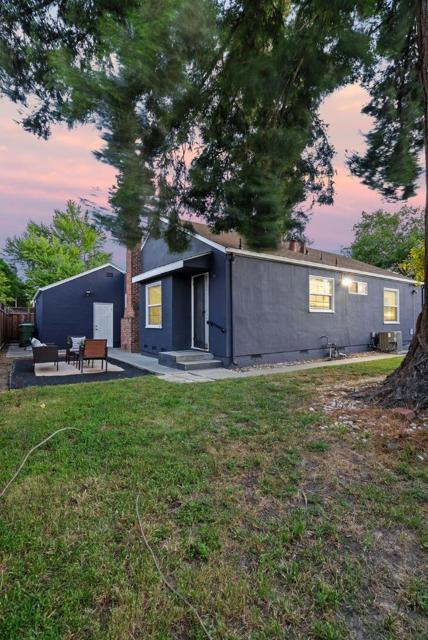 2289 Newhall Street, Santa Clara CA: https://media.crmls.org/mediaz/fc2b0bab-b64b-44d2-9282-7a0760526dd0.jpg