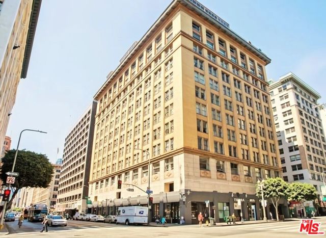 215 W 7th Street, Los Angeles CA: https://media.crmls.org/mediaz/fc2b5712-648f-47d7-970e-e5c53b914b9a.jpg