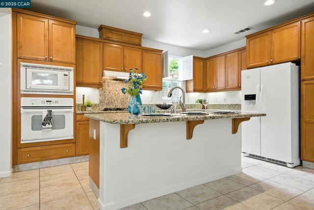 630 Oscar St, Vallejo CA: https://media.crmls.org/mediaz/fc2b71d3-215e-4e93-83b1-a4bdd5bd7d04.jpg