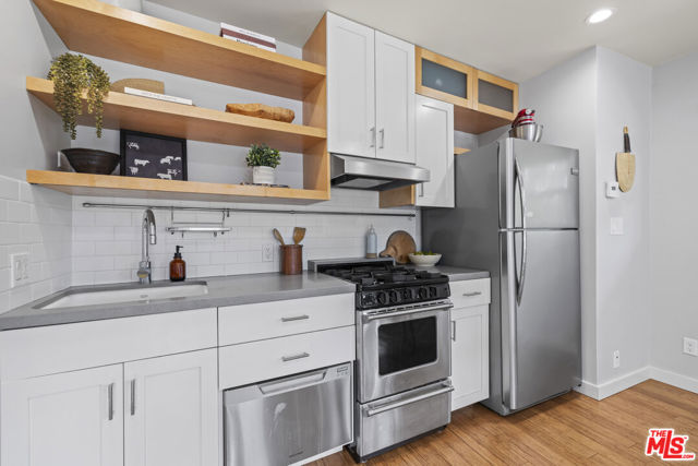 4650 Canoga Avenue, Woodland Hills CA: https://media.crmls.org/mediaz/fc2b7357-0b86-4ece-845c-a9d4a98fd431.jpg