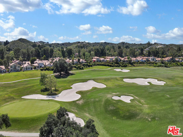 24 Green Brier Circle, Coto de Caza CA: https://media.crmls.org/mediaz/fc2bb304-5be3-45b8-8a36-0aa8582cde77.jpg