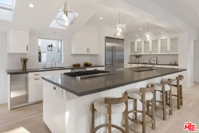 Drew Fenton | 257 Entrada Drive Santa Monica CA | MLS: 7501252 Drew Fenton | 257 Entrada Drive Santa Monica CA | MLS: 7501252