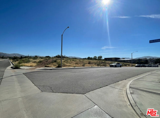 36409 E 37th Street, Palmdale CA: https://media.crmls.org/mediaz/fc2bfce8-34ce-4f33-ab72-0ef80abab098.jpg
