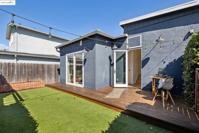 1642 10Th St, Berkeley CA: https://media.crmls.org/mediaz/fc2cc52b-ed87-4146-9001-ebe6094043cb.jpg