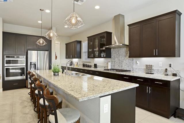 2595 Garden Farms Ave, Lathrop CA: https://media.crmls.org/mediaz/fc2ce649-213a-4950-9a4d-fb166a999530.jpg