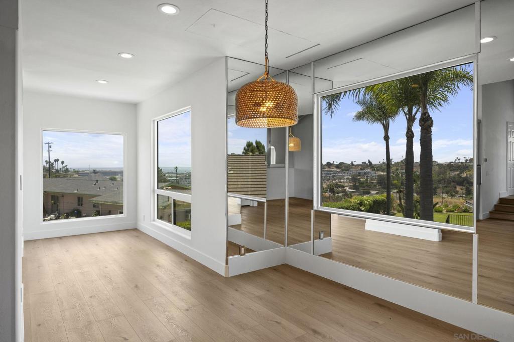683 Marine View Ave - photo 8