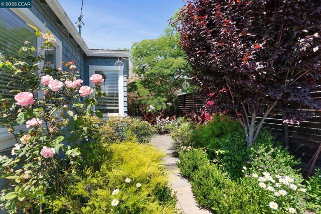 3020 Rose St., Martinez CA: https://media.crmls.org/mediaz/fc2d2684-24e7-433e-91de-d2d3b6c8d660.jpg