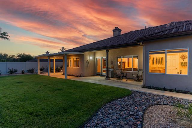 2059 Avocado Knoll Lane, Fallbrook CA: https://media.crmls.org/mediaz/fc2d472c-f954-413d-9174-eef846bcd9af.jpg