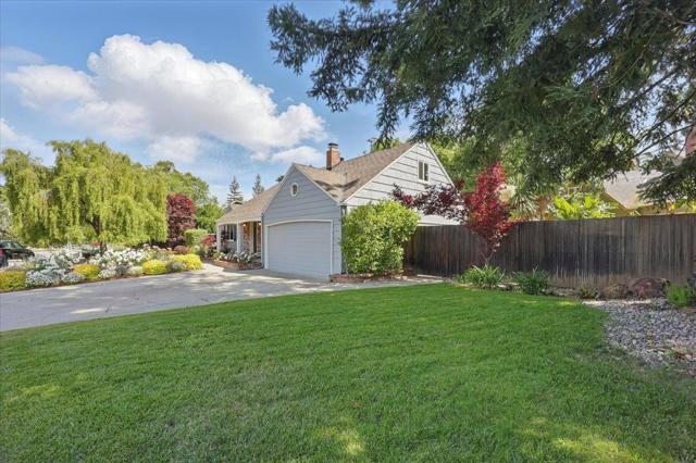 1633 Dallas Court, Los Altos CA: https://media.crmls.org/mediaz/fc2d8736-e810-4dbb-a1ce-caa1da7442fd.jpg