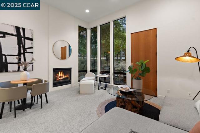 39 El Toyonal, Orinda CA: https://media.crmls.org/mediaz/fc2dc517-a7e3-4672-949a-19ff58e0231b.jpg