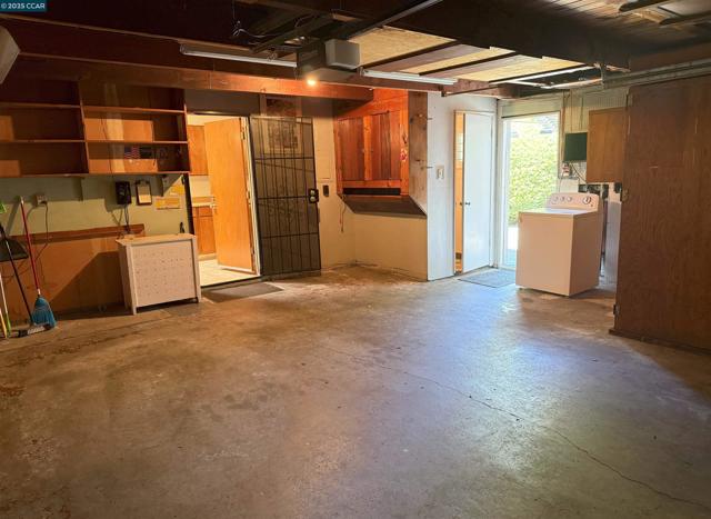 1679 Sarah Dr, Pinole CA: https://media.crmls.org/mediaz/fc2dd12f-ada7-448b-8cad-f9aba6700325.jpg