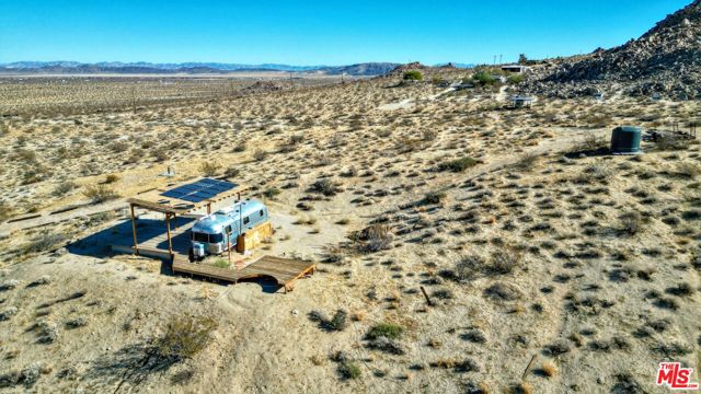 62775 Sullivan Road, Joshua Tree CA: https://media.crmls.org/mediaz/fc2de404-1f69-4b14-b3b9-c1dfbdd451ac.jpg