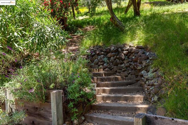 6766 Armour Dr, Oakland CA: https://media.crmls.org/mediaz/fc2e3815-e840-40d2-ab23-3f5f10dc3b5a.jpg