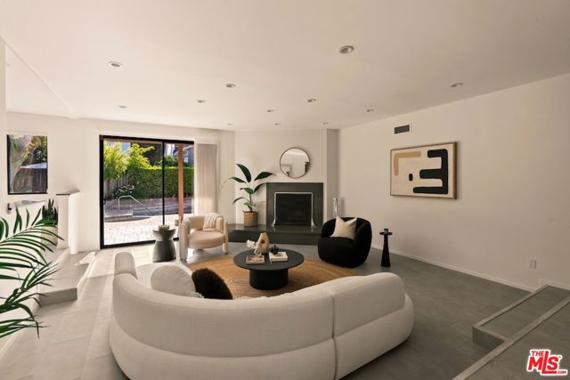 4841 Swinton Avenue, Encino CA: https://media.crmls.org/mediaz/fc2ec61d-02c8-4f02-8e79-e2a129fdad46.jpg