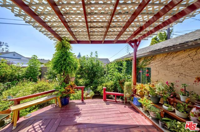 11210 Mcdonald Street, Culver City CA: https://media.crmls.org/mediaz/fc2efee9-926e-4823-b0a9-701814e8435b.jpg