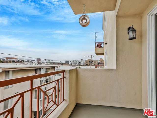 320 S Willaman Drive, Los Angeles CA: https://media.crmls.org/mediaz/fc3129b1-5106-424d-8ee5-23a5efb2eb65.jpg