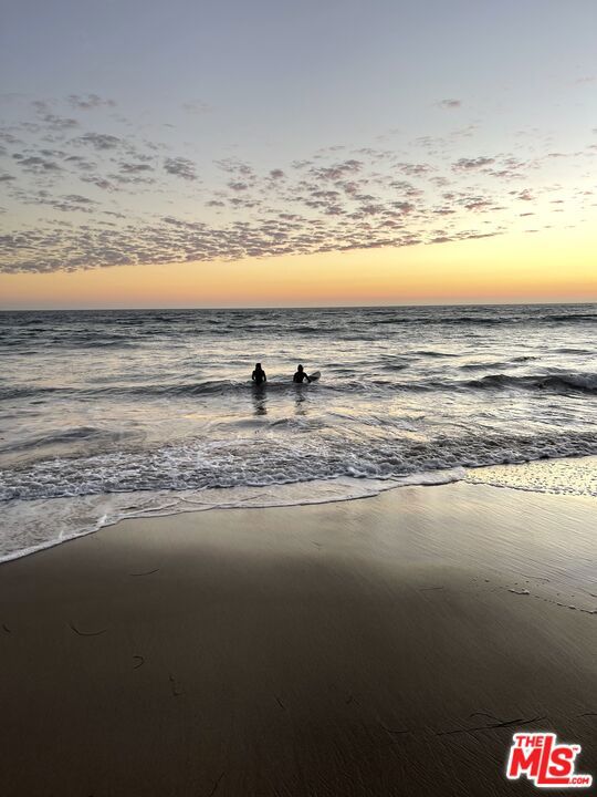 https://media.crmls.org/mediaz/fc318492-9868-42be-b28a-f857402d71ca.jpg?preset=X-Large