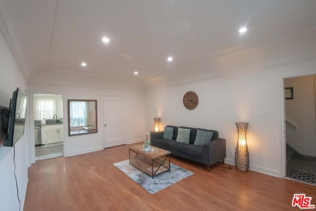 1296 S Citrus Avenue, Los Angeles CA: https://media.crmls.org/mediaz/fc31b579-fb3c-4b37-bb60-cc1978e5b19e.jpg
