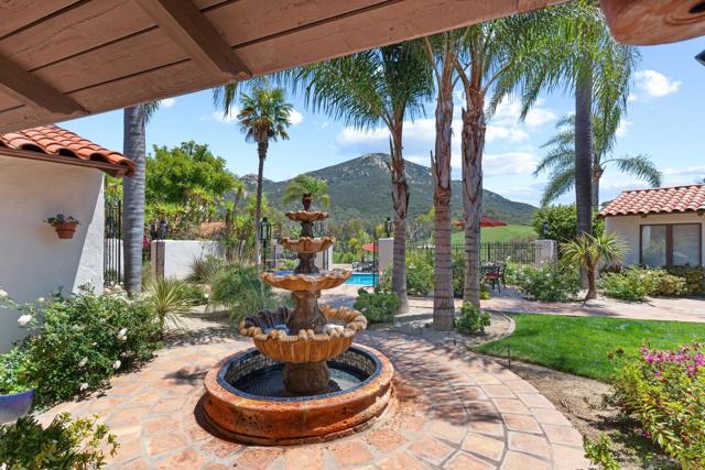 17156 Dos Hermanos, Poway CA: https://media.crmls.org/mediaz/fc321fda-77cc-4565-aed3-2d629fe09371.jpg