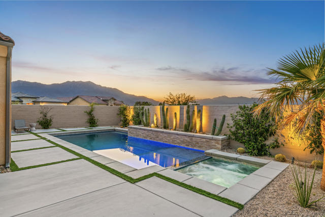 10 Zinfandel, Rancho Mirage CA: https://media.crmls.org/mediaz/fc326196-1956-49c1-b2fd-2c6626323d70.jpg