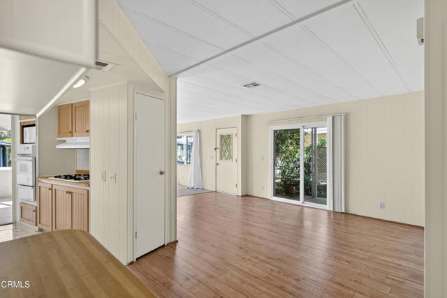 Detail Gallery Image 10 of 37 For 222 Calle Fronte #29,  Camarillo,  CA 93012 - 2 Beds | 2 Baths