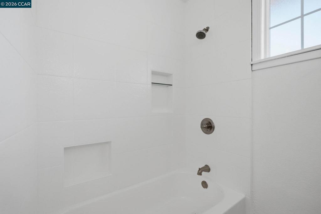 https://media.crmls.org/mediaz/fc332826-75ff-46bd-b753-2f694daecf50.jpg?preset=X-Large