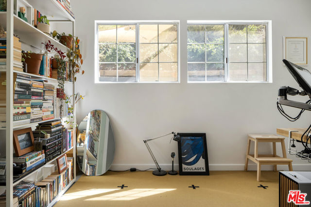 7815 Denivelle Road, Sunland CA: https://media.crmls.org/mediaz/fc33f145-a8f7-4159-823b-57e0aa6448dc.jpg
