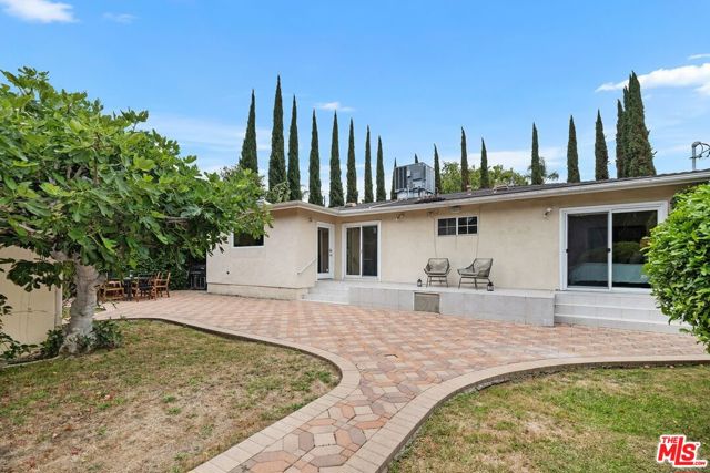 465 N Kilkea Drive, Los Angeles CA: https://media.crmls.org/mediaz/fc342653-2b8b-4f9d-9100-c1f833b309da.jpg